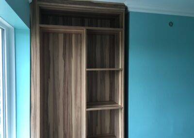 the fitted wardrobe in an alcove is looking good