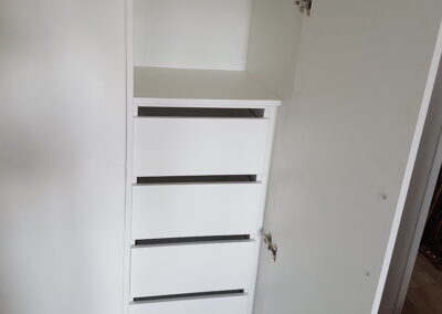 single wardrobe with internal drawers