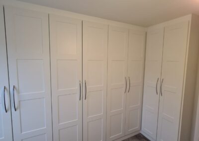 Finished wardrobes with shallow wardrobes